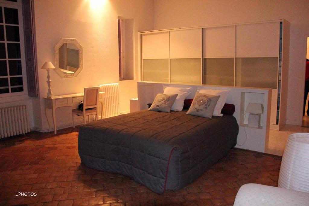 מוג-סור-לואר Logis Hotel Le Relais Louis XI מראה חיצוני תמונה