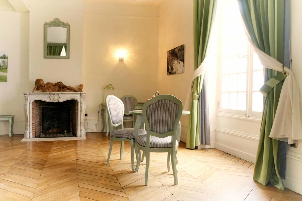 מוג-סור-לואר Logis Hotel Le Relais Louis XI מראה חיצוני תמונה