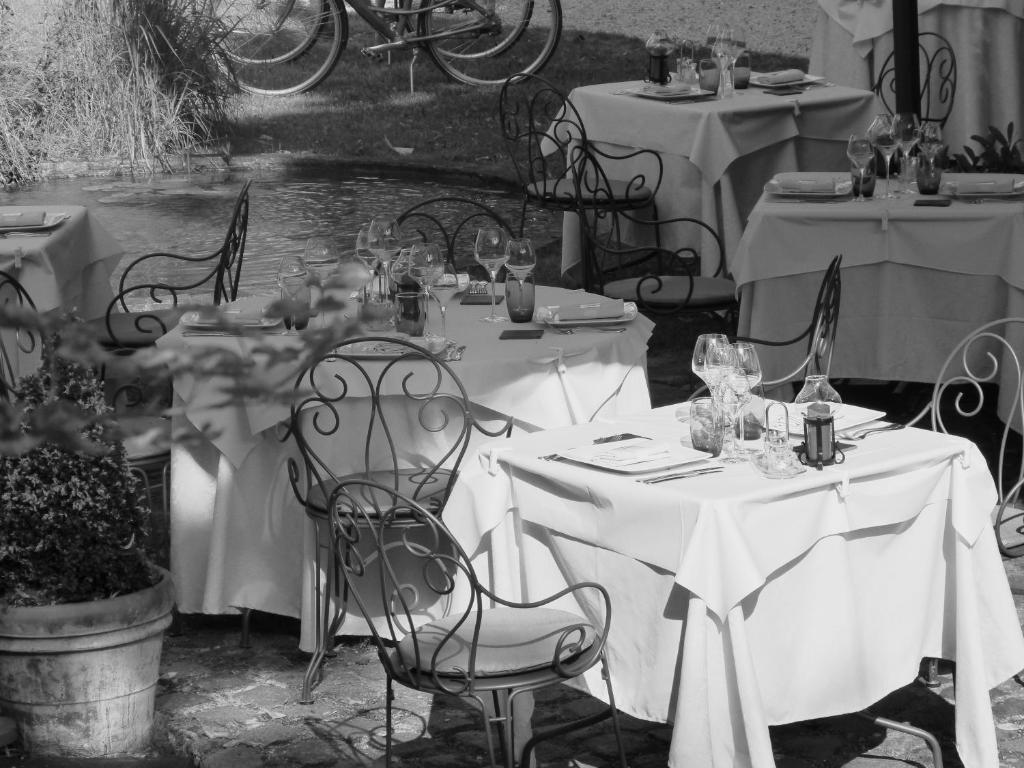 מוג-סור-לואר Logis Hotel Le Relais Louis XI מראה חיצוני תמונה