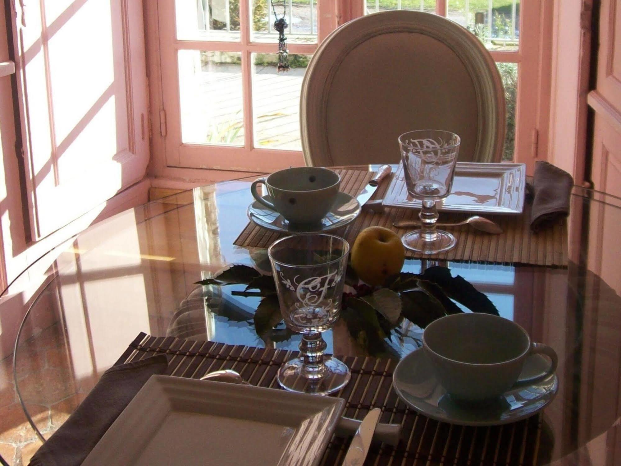מוג-סור-לואר Logis Hotel Le Relais Louis XI מראה חיצוני תמונה