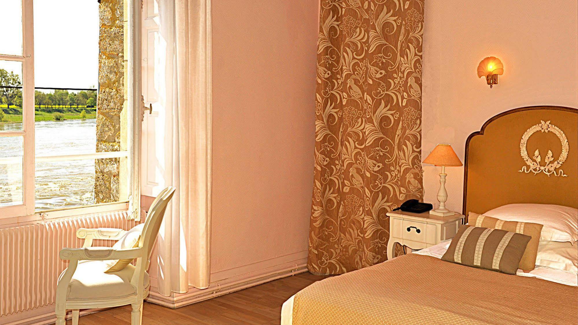 מוג-סור-לואר Logis Hotel Le Relais Louis XI מראה חיצוני תמונה